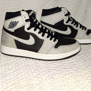 Air Jordan 1 Retro High OG** black/lt smoke grey-white